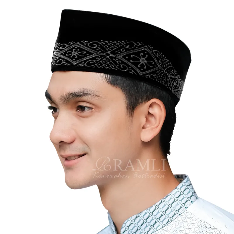 Ramli Songkok Lukis Black Diamond AC Tinggi 9