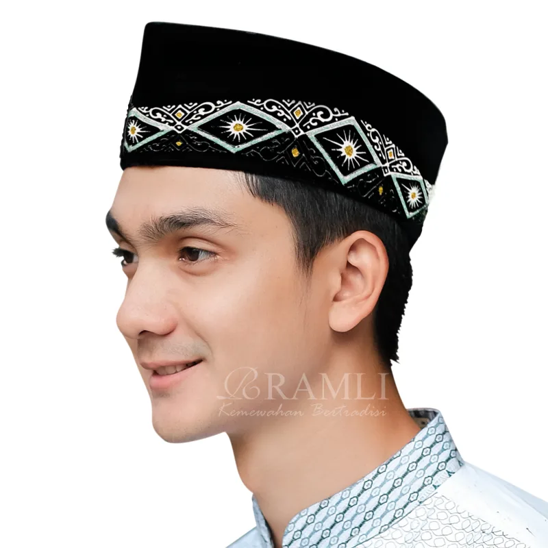 Ramli Songkok Lukis Black White AC Tinggi 9